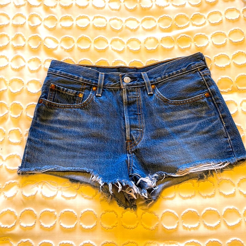 Levis 501 shorts size 26